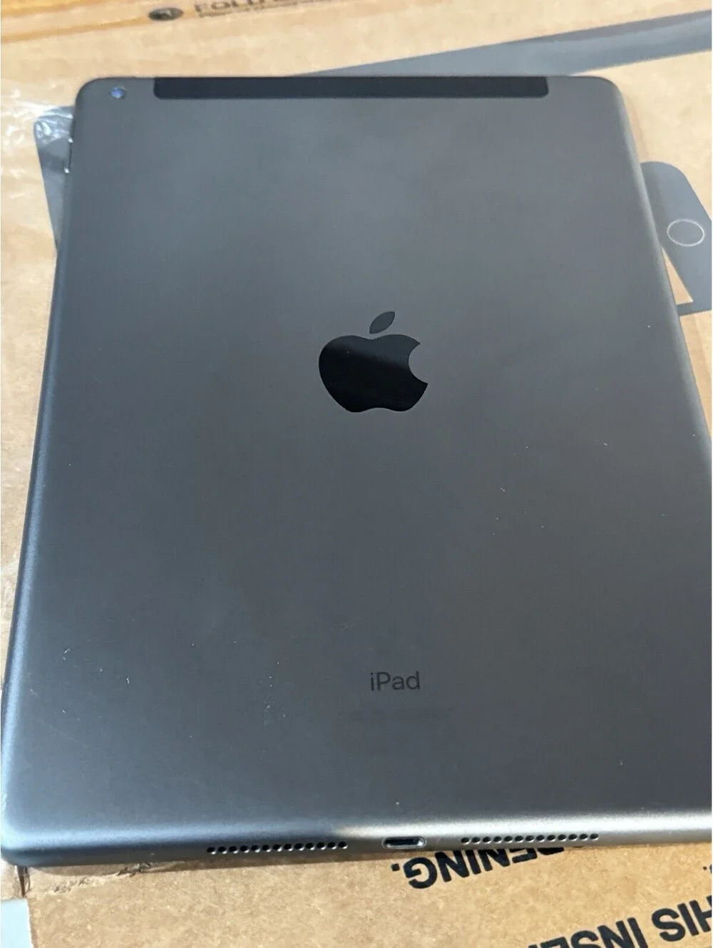 Apple iPad (8th Generation) A2428 32 GB, Wi-Fi + 4G, 10.2 in - Space Gray